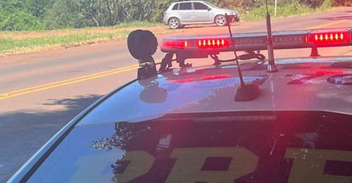 Um motociclista de 43 anos, ficou ferido após colisão entre moto e carro