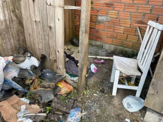 Na propriedade rural, policiais miliares encontraram um alojamento sujo, onde foi "visualizada a situação degradante em que viviam". Caso aconteceu em Urubici.