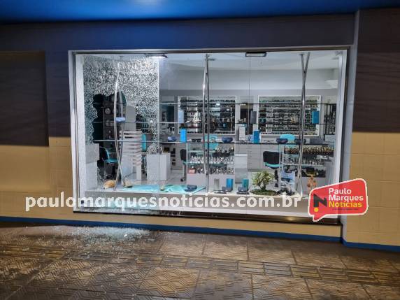 Meliante levou vários relógios e óculos solares