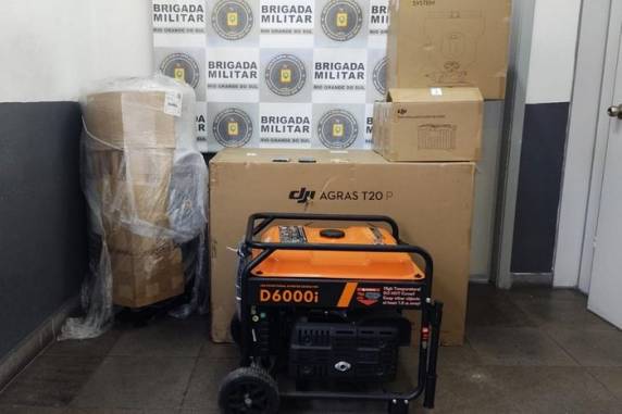 Equipamento tinha sido levado em roubo de van, na manhã de segunda-feira (5)