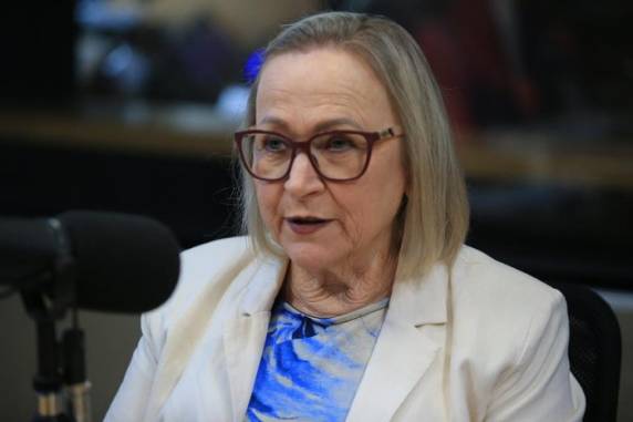 Em entrevista à Rádio Gaúcha, Arita Bergmann falou sobre a preocupação da SES com o aumento de casos confirmados da doença