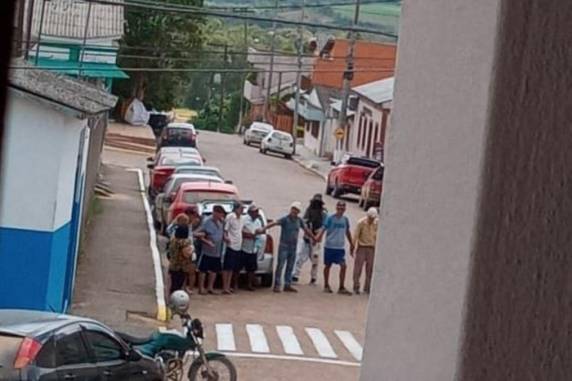 Dois homens foram presos na noite desta quinta-feira; circunstâncias e local das prisões estão sendo apuradas