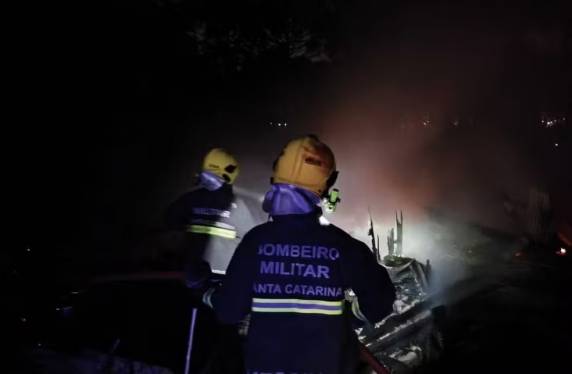 Idoso de 63 anos morre após entrar em casa durante incêndio para resgatar cachorro, em SC - foto 3