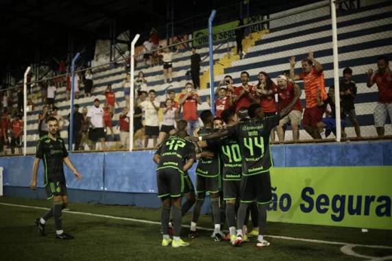 Colorado bateu time da Capital com gol de De Pena e supera o Grêmio no saldo de gols