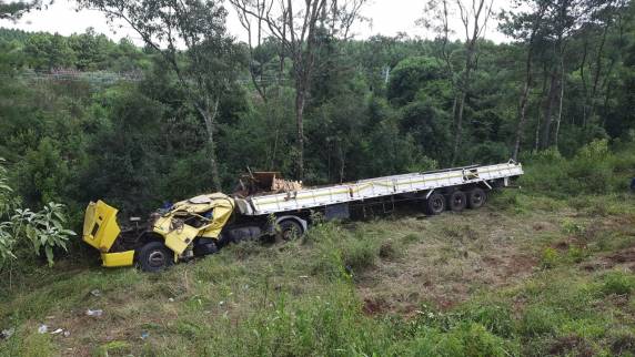 Leowenthal trafegava no final de uma terceira faixa existente na rodovia, segundo as informações preliminares.