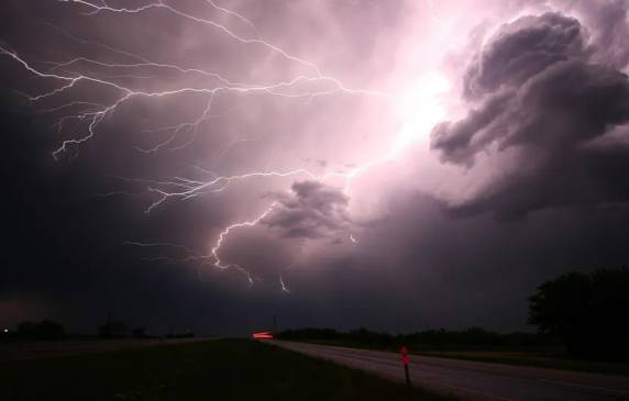 Sala de Situação do RS projeta chuva, granizo e ventos fortes que podem passar dos 70 km/h na Campanha, Sul e Sudeste, nesta segunda-feira (12)