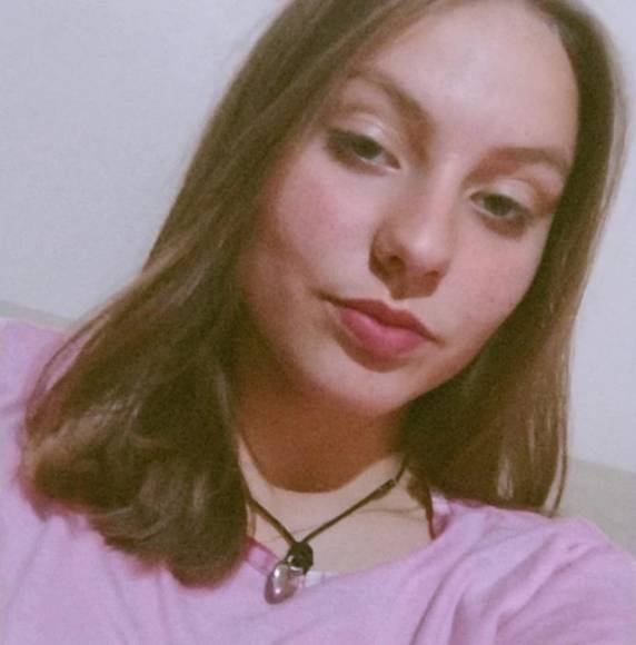 Ana Carolina Correa Machado, de 14 anos, não resistiu à gravidade dos ferimentos e acabou falecendo no local.
