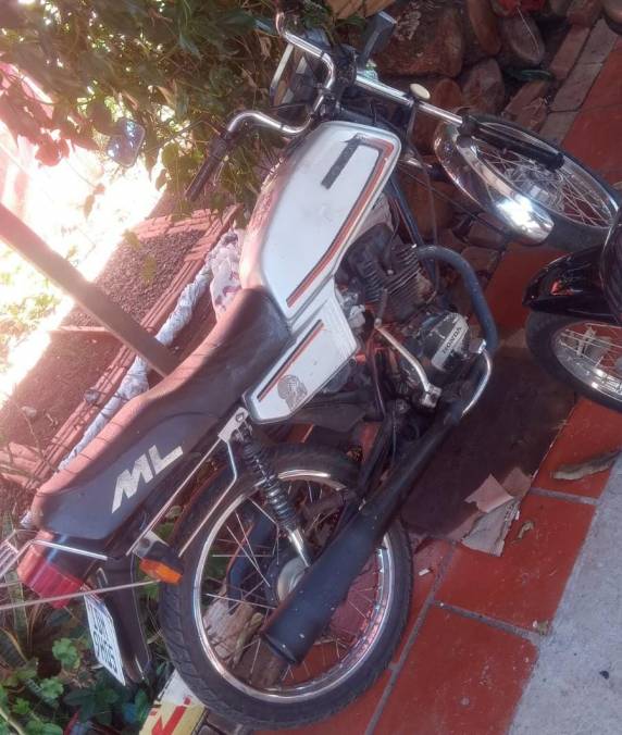 O veículo estava estacionado em frente ao prédio onde reside o rapaz que havia pego a moto emprestada