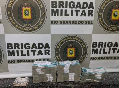 Dinheiro em espécie estava com dois homens, que não informaram a origem nem o destino das cédulas