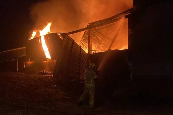 Incêndio destrói fábrica de cozinhas em Getúlio Vargas - foto 2