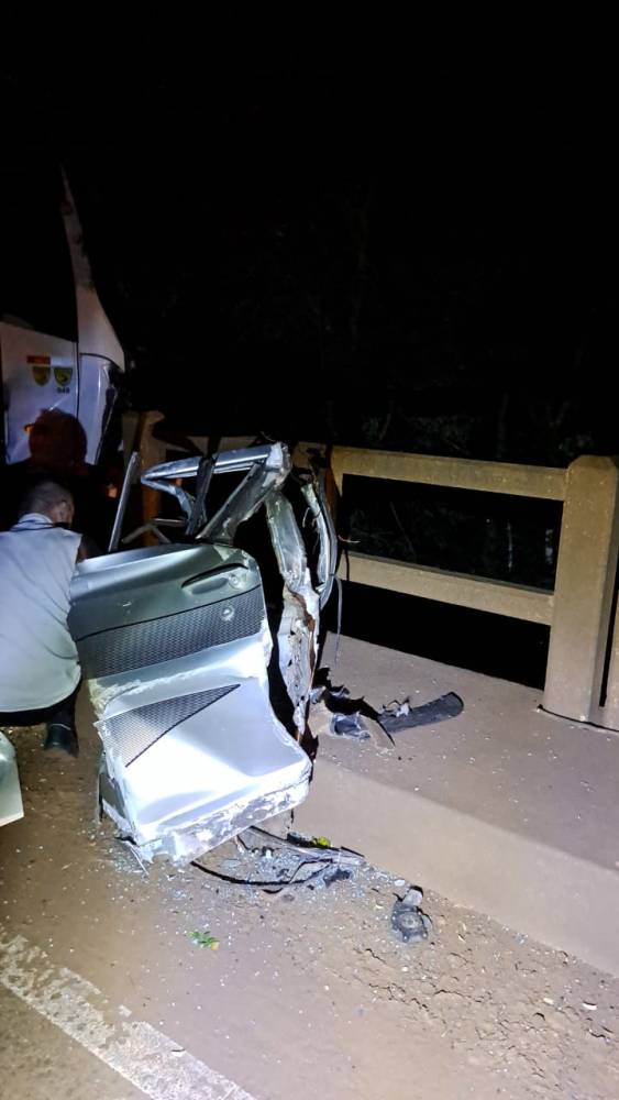 Motorista morre em acidente que envolveu uma caminhonete e dois ônibus, na RS-522 em Augusto Pestana - foto 4