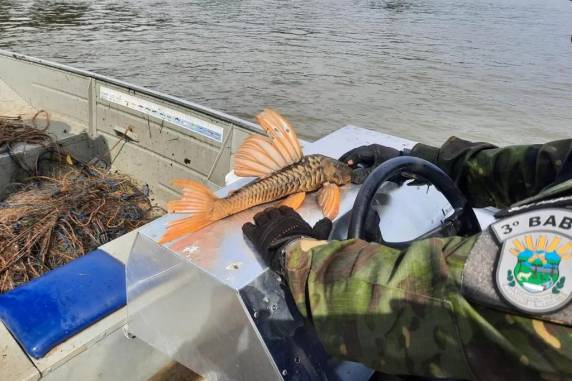 Durante a abordagem, um homem foi autuado por pesca ilegal