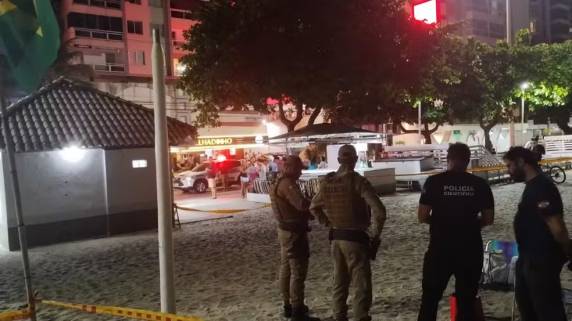 Segundo a PM, os dois foram levados com ferimentos graves a hospitais da região. De acordo com os militares, vítima tinha solicitado uma medida protetiva de urgência em 2024.