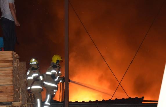 Incêndio destruiu oficina mecânica em Crissiumal - foto 3