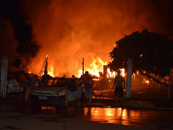 Incêndio destruiu oficina mecânica em Crissiumal - foto 4