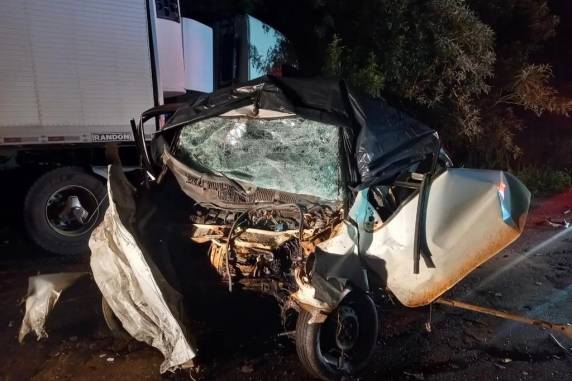 Duas pessoas morrem em colisão entre carro e caminhão na BR-158, no noroeste gaúcho - foto 2
