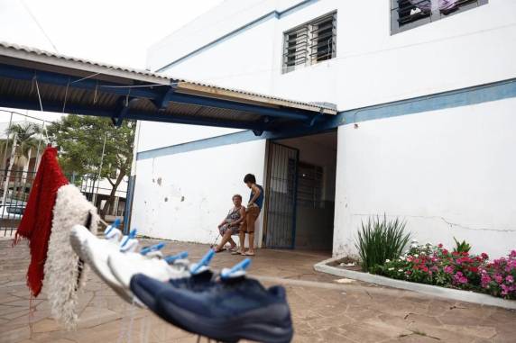 À espera de lares definitivos, famílias dependem de abrigo e aluguel social em Encantado - foto 2