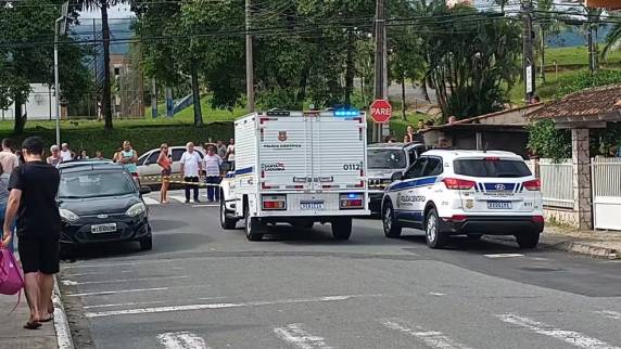 Caso aconteceu em Indaial. Feridos foram levados ao hospital.