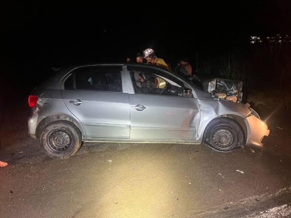 Colisão frontal entre veículos deixa mulher ferida em estado grave na BR-470 em Indaial - foto 3