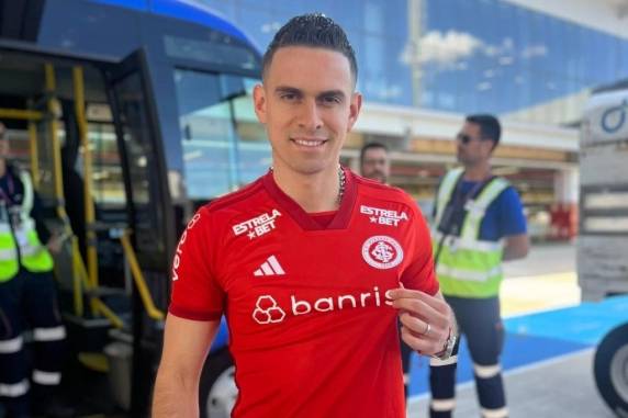 Borré é recebido com festa da torcida do Inter no aeroporto - foto 3
