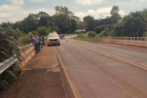 Motociclista morre após colisão de moto em defensa metálica de uma curva na RS-305 - foto 2