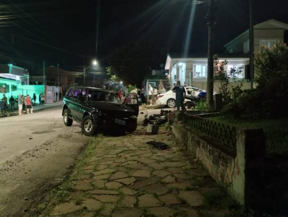 Motoboy fica gravemente ferido em acidente, em Passo Fundo - foto 2