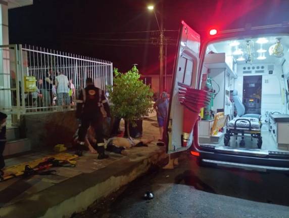 Motoboy fica gravemente ferido em acidente, em Passo Fundo - foto 3