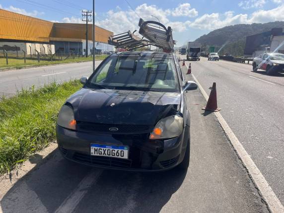 Engavetamento envolve quatro veículos em cima da ponte da BR-101 entre Itajaí e Navegantes - foto 2