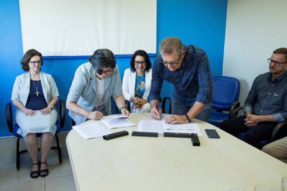 O contrato prevê um período de transição entre as duas administrações, de aproximadamente 90 dias.