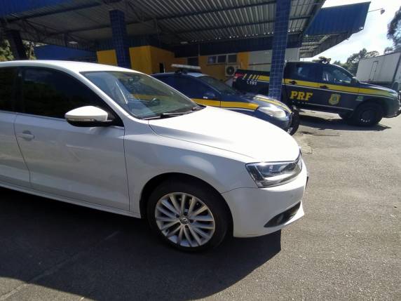 O motorista, de 14 anos, confessou que pegou o VW/Jetta do pai em Pato Branco/PR para ir a um encontro automobilístico em Balneário Camboriú/SC.