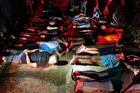 Pelo menos três foram baleados em abordagem no bairro Santos Dumont, na noite desta quarta-feira