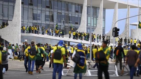 STF forma maioria para absolver, pela primeira vez, réu acusado de participação em atos de 8 de janeiro
