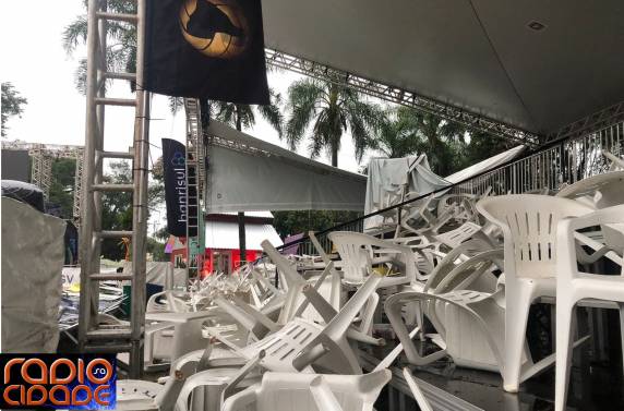 Fortes ventos na madrugada provocam estragos em Santo Ângelo - foto 2