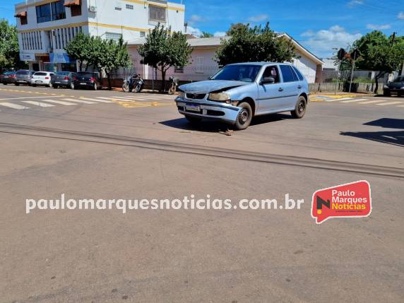 Colisão envolve dois automóveis e deixa uma mulher ferida no Centro de Três de Maio - foto 3