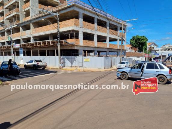 Colisão envolve dois automóveis e deixa uma mulher ferida no Centro de Três de Maio - foto 4