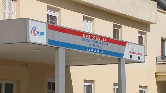 Confusão teria começado por causa de um relacionamento, segundo delegado. Pessoa ferida a golpes de facão em uma briga no bairro foi levada para hospital e atacada no local. Paciente reagiu com tesouradas.