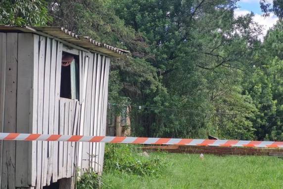 Segundo policiais, homem armado vigiava movimentação da equipe