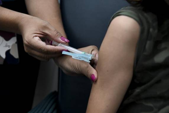 Pasta informou nesta quarta-feira (27) que 154 municípios de seis Estados receberão doses da Qdenga