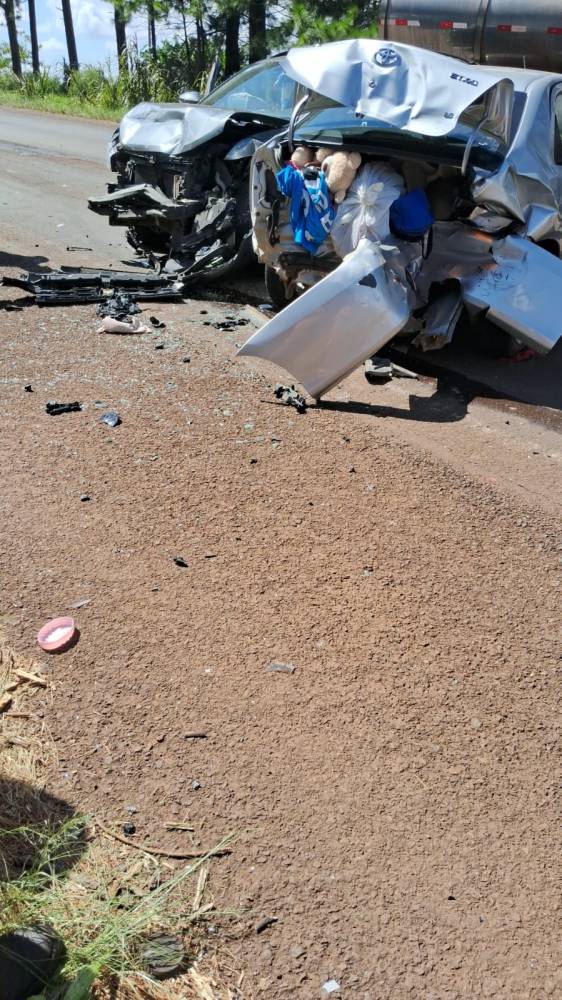 Acidente envolvendo um caminhão e quatro carros na BR-468 - foto 2