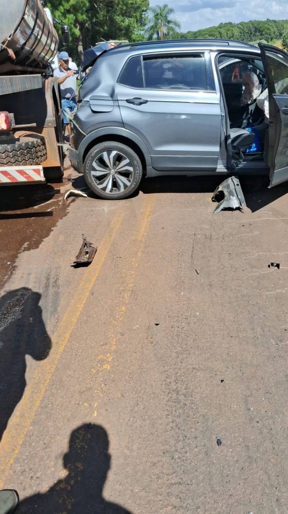 Acidente envolvendo um caminhão e quatro carros na BR-468 - foto 3
