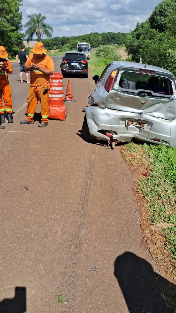 Acidente envolvendo um caminhão e quatro carros na BR-468 - foto 4
