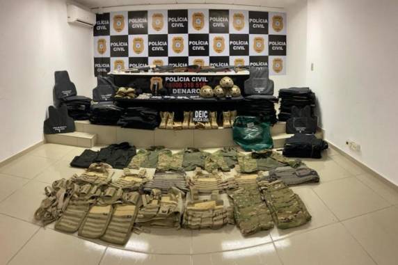 Usando fardas e uniformes falsos, bandidos se passam por policiais para cometer crimes - foto 4