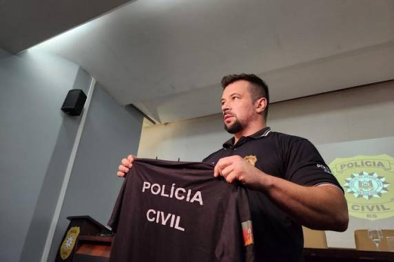 Usando fardas e uniformes falsos, bandidos se passam por policiais para cometer crimes - foto 2
