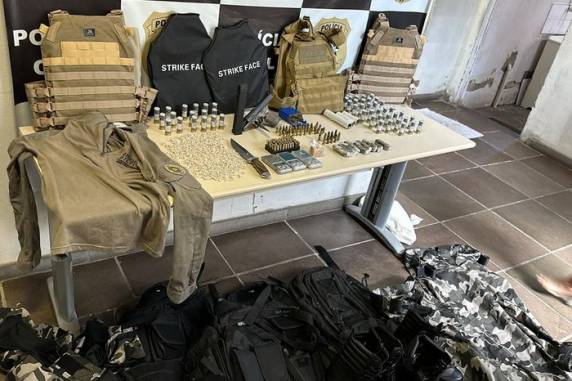 Estratégia é usada para aplicar golpes, mas também para tentar evitar reação das vítimas em execuções