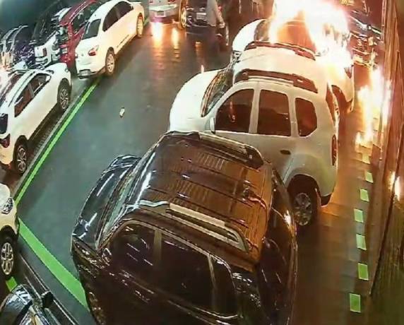 PM e proprietário do estabelecimento tratam ação como criminosa. Caso ocorrido na madrugada desta quinta-feira (27) em Joinville é investigado.