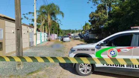 Dois dos três baleados tem passagens policiais. Tripla execução aconteceu em Barra Velha.
