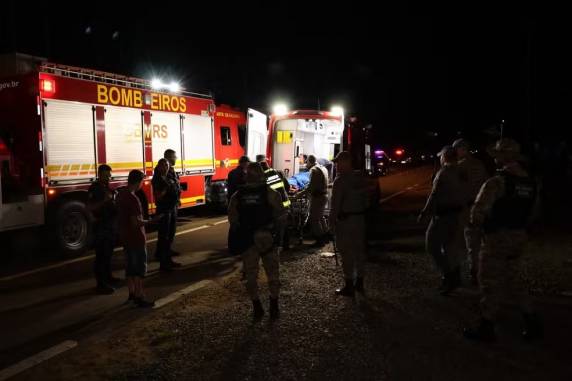Conforme médico legista, vítima teve traumatismo craniano e apresentava perda de massa encefálica, o que tornaria improvável de se afastar do local por conta própria. Ele foi identificado como João Guilherme Trentin, de 17 anos.