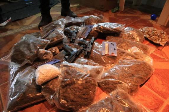 Polícia Civil encontra possível depósito de armas e drogas em Porto Alegre - foto 3
