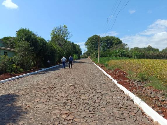 Prefeito em exercício visita obras em andamento no interior e cidade, em Horizontina - foto 2
