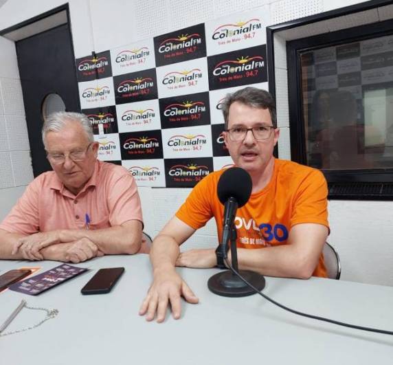 É o ex-gestor municipal e professor aposentado Luiz José Lena, que administrou o município no período de 1997 a 2000.